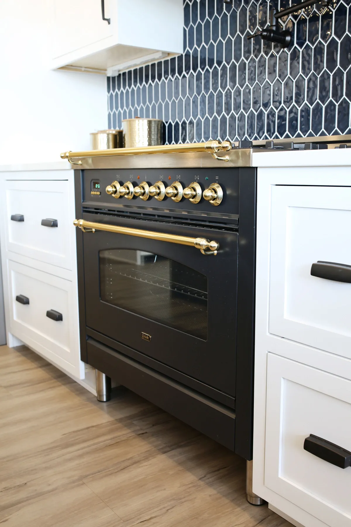 Transitional Kitchen Living Space Jenison – MI (35)