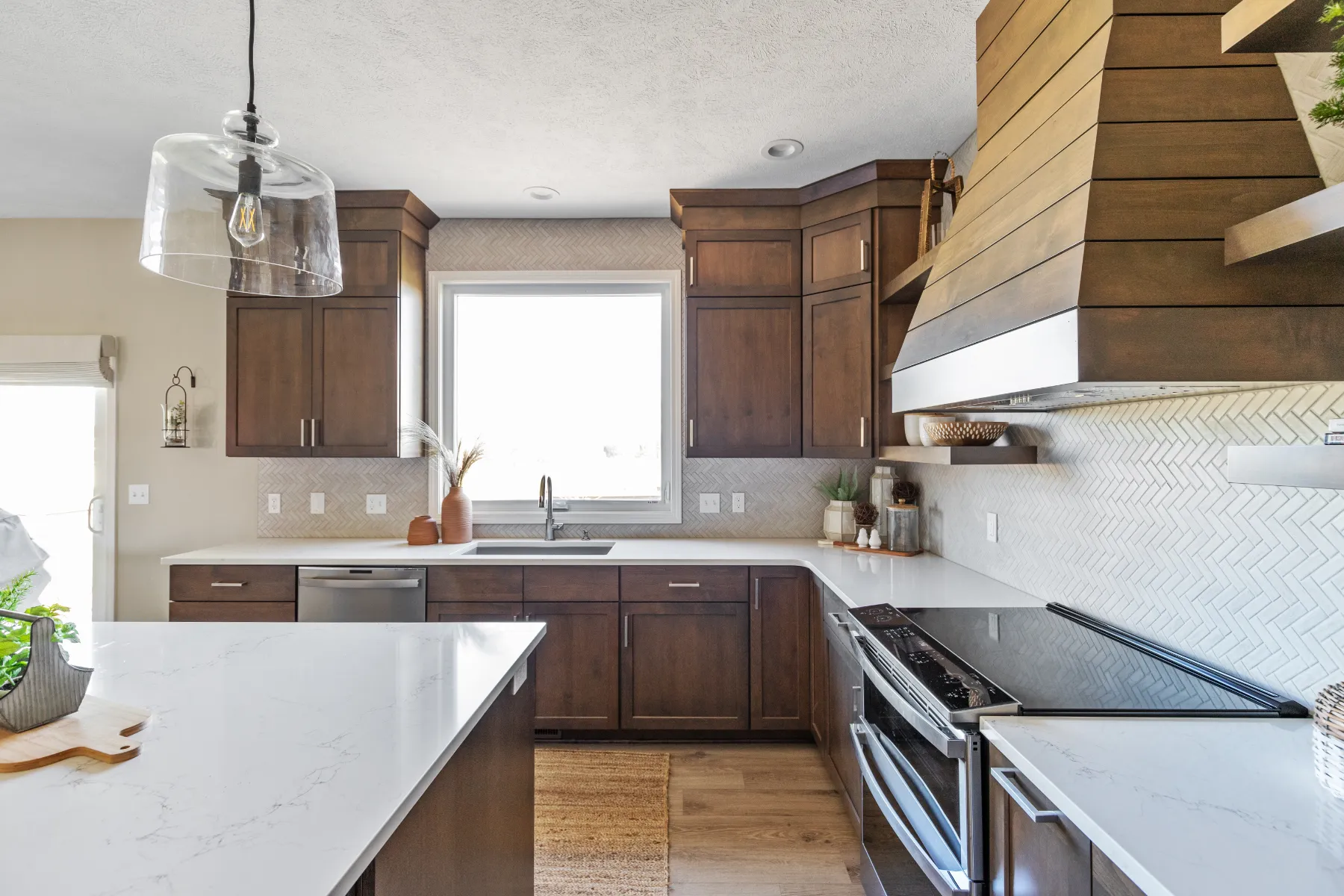 Warm & Modern Kitchen Hudsonville MI (11)