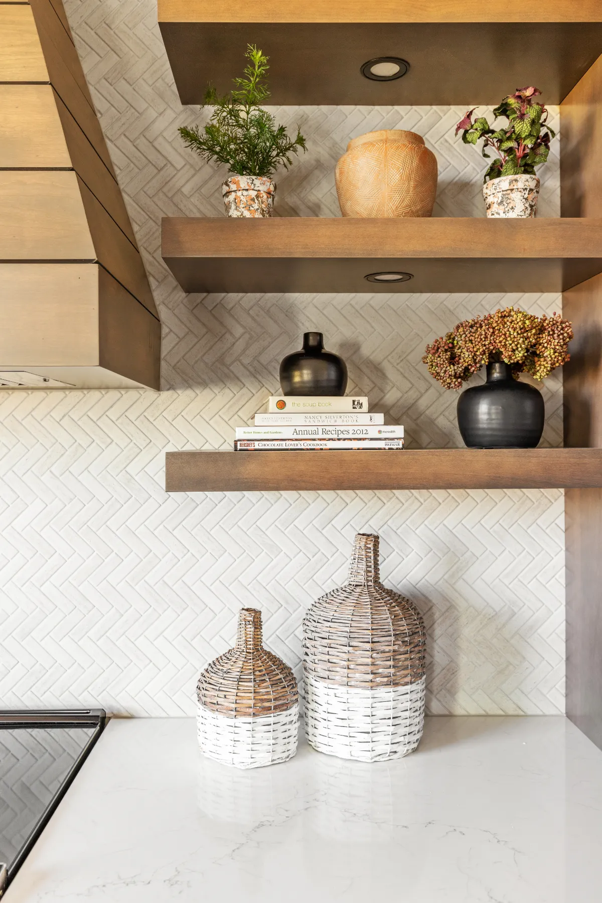 Warm & Modern Kitchen Hudsonville MI (6)