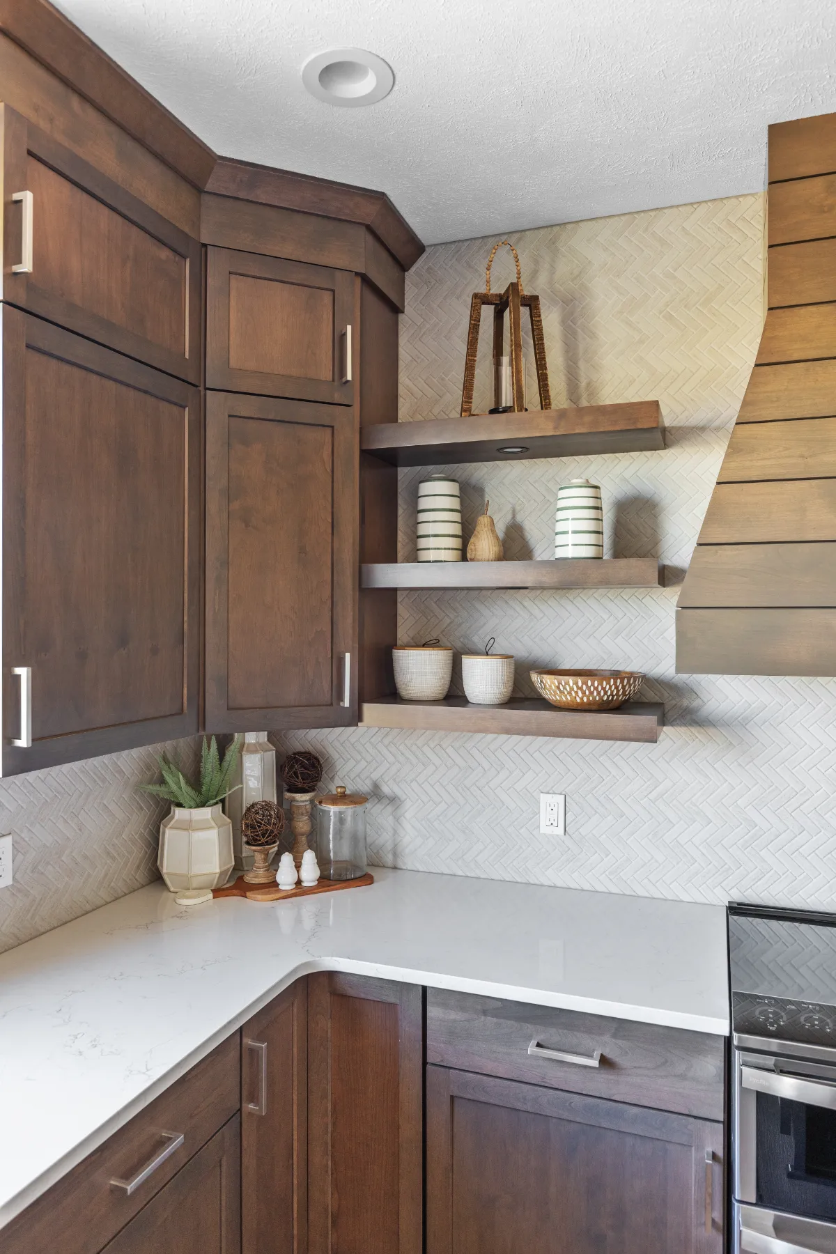 Warm & Modern Kitchen Hudsonville MI (8)