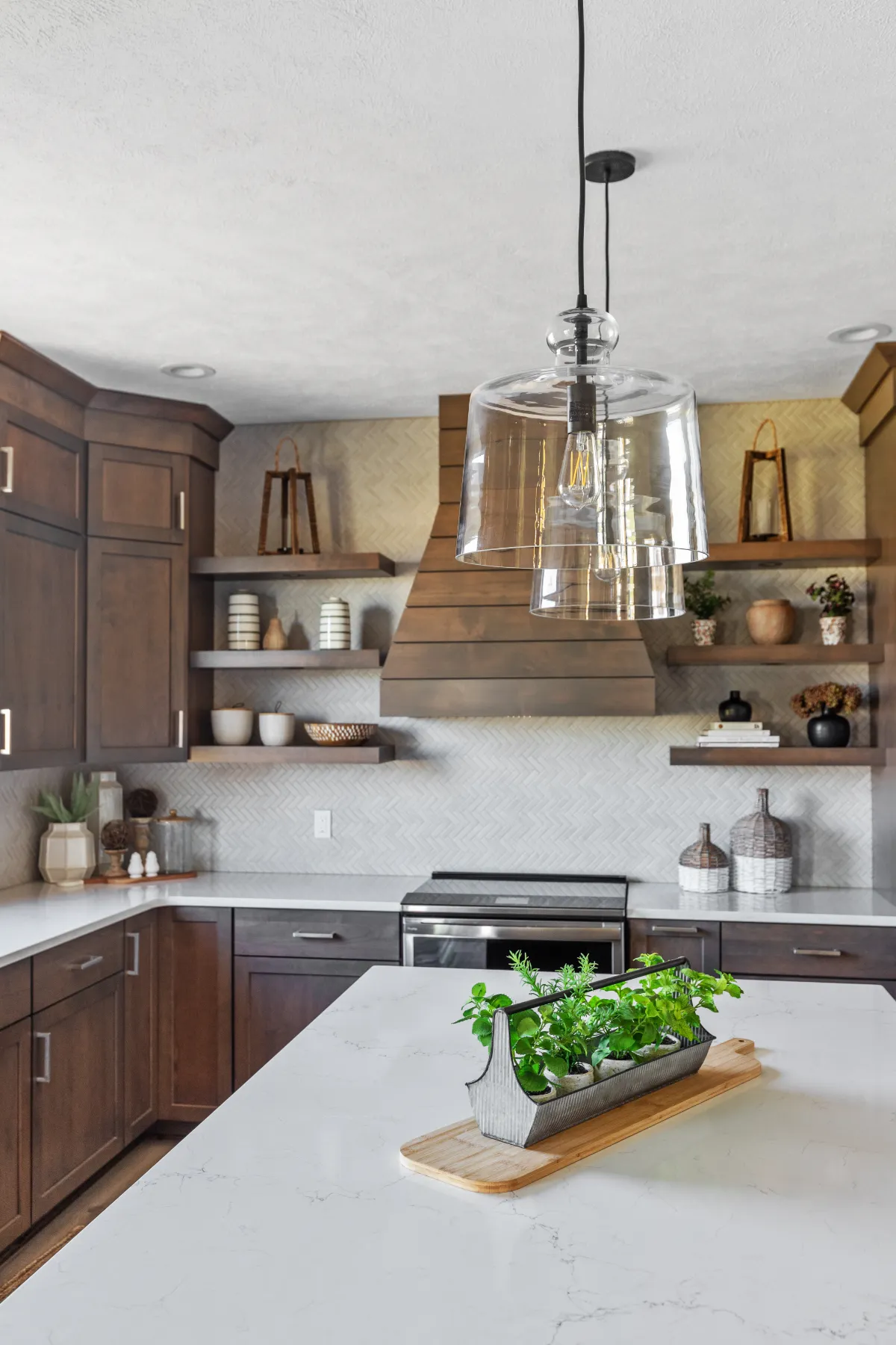 Warm & Modern Kitchen Hudsonville MI (9)